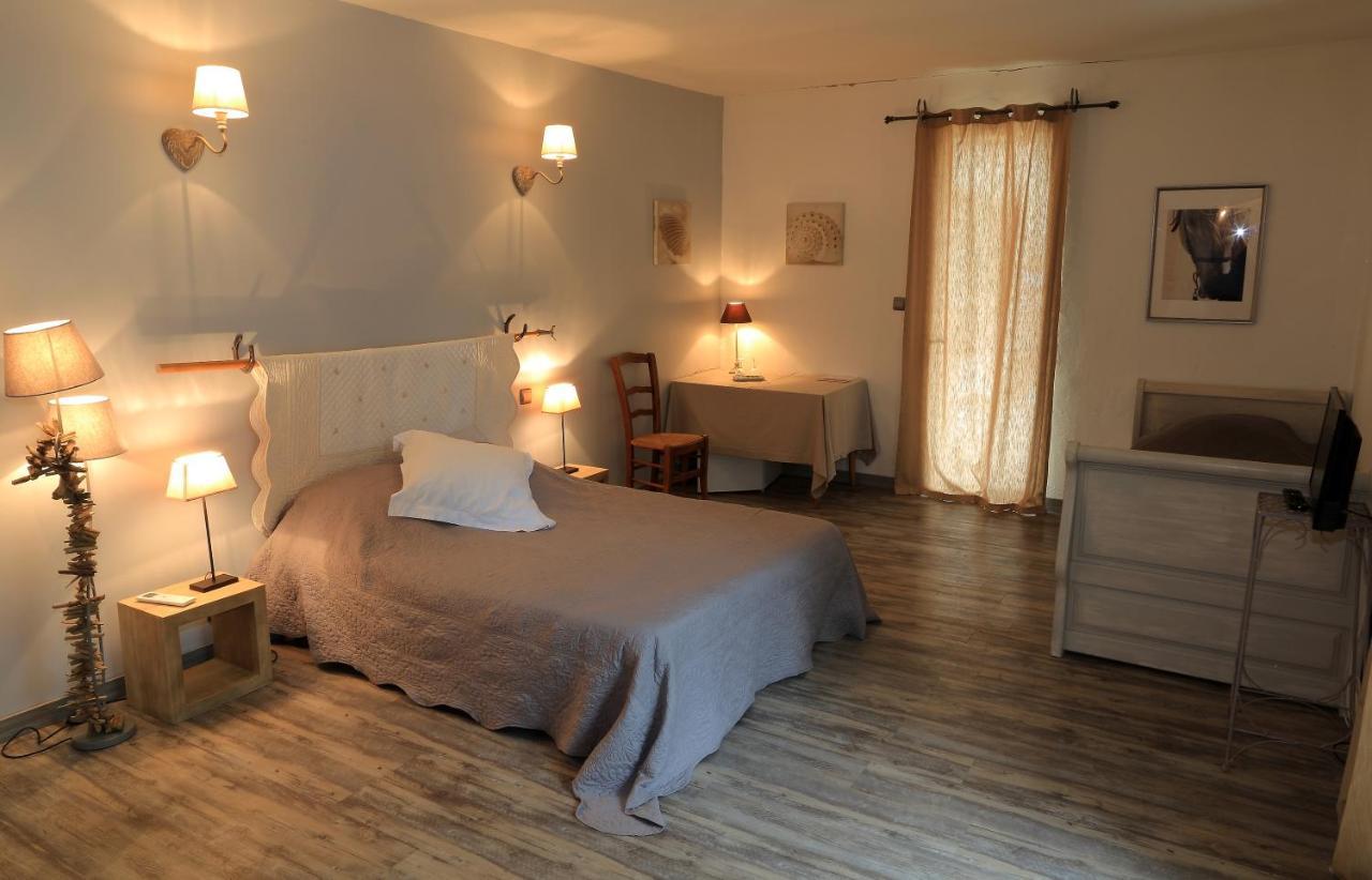 Mas D'Auzieres Bed & Breakfast Сан-Жил Екстериор снимка